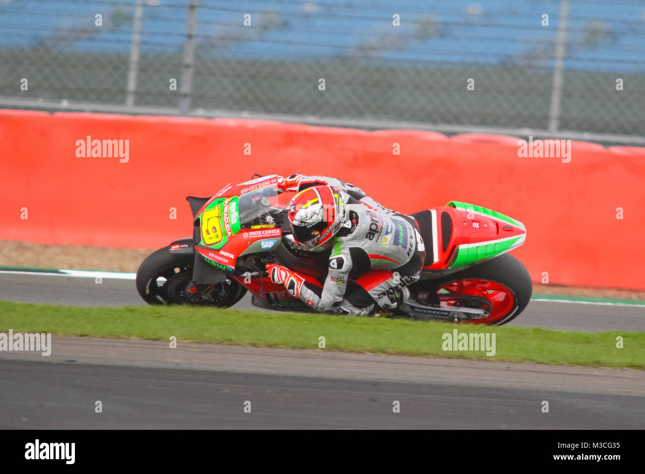 Alvaro Bautista auf seinem Weg zur Einstellung eine kurze Zeit in das Qualifying in der MotoGP Grand Prix 2016 Stockfoto