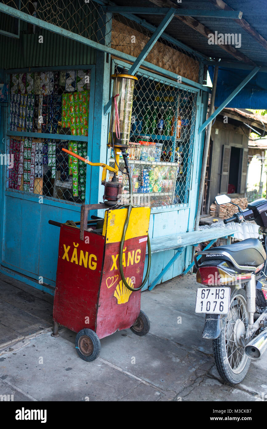 Hand, Benzin pumpe, Mekong Delta, Vietnam Stockfoto