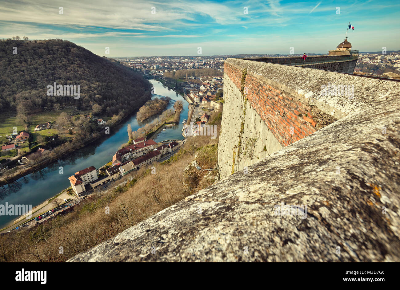 Fluss Doubs Blick von der Zitadelle von Besançon, eine Festung aus dem 17. Jahrhundert, die von Vauban für Louis XIV. UNESCO-Weltkulturerbe. Besançon. Bourgog Stockfoto