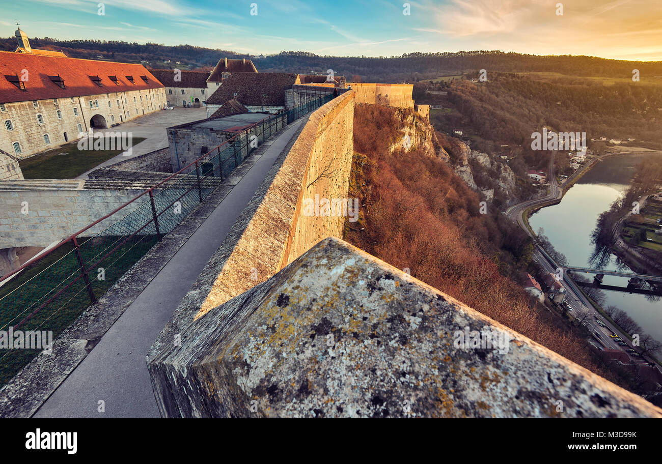 Wehrgang der Zitadelle von Besançon, eine Festung aus dem 17. Jahrhundert, die von Vauban für Louis XIV. UNESCO-Weltkulturerbe. Besançon. Doubs. Bourgo Stockfoto
