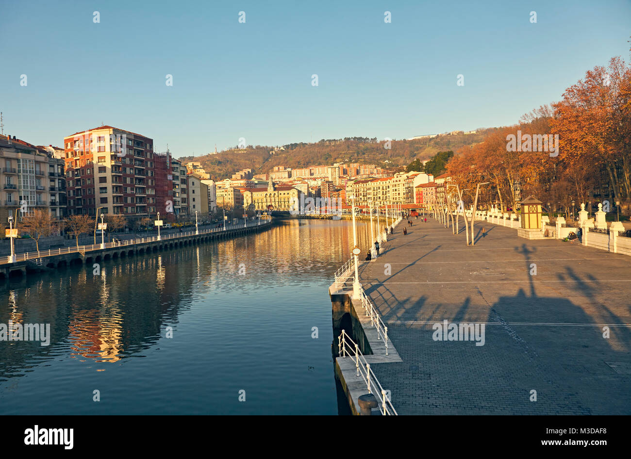 The Nervion river passing through Paseo del Arenal promenade. Bilbao. Biscay. Basque Country. Spain. Stockfoto