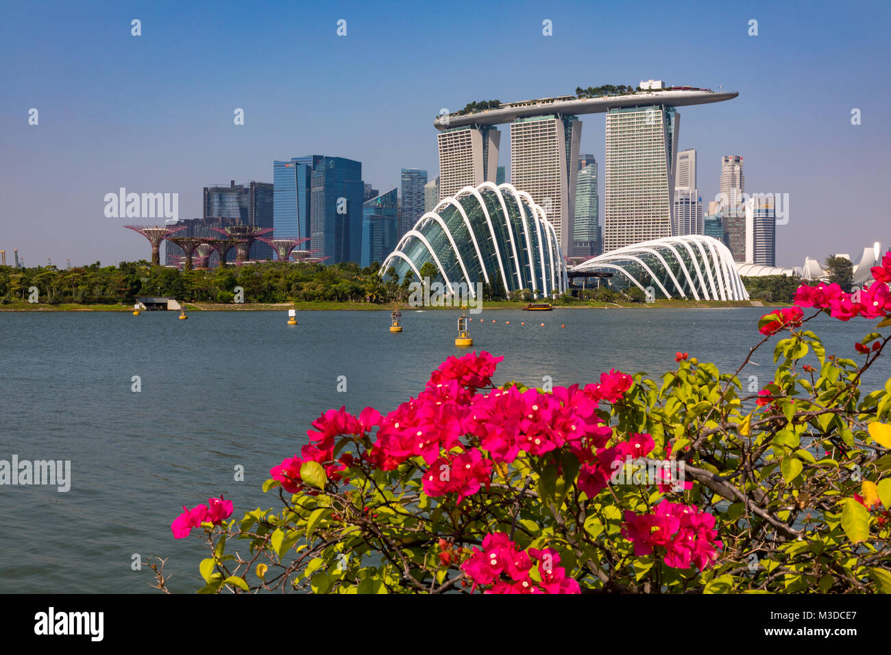 Der Marina Bay in Singapur Asien Februar 9, 2018 Die Skyline von Singapur, in der Marina Bay gesehen, von der Marina Bay East Stockfoto