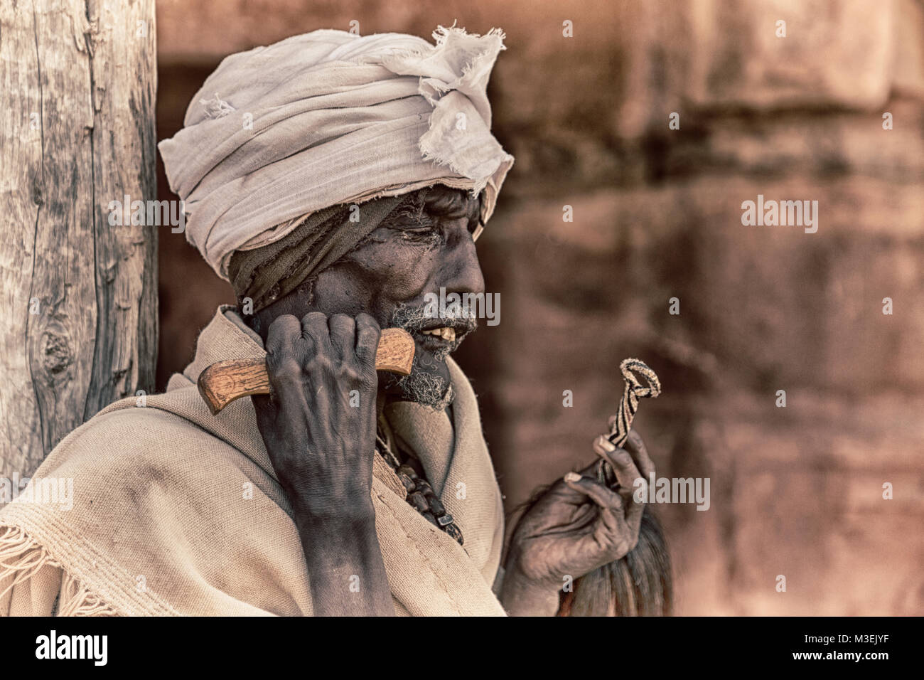 Äthiopien, LALIBELA - ca. Januar 2018 - - Unbekannter Priester in der genna Feier beten Stockfoto