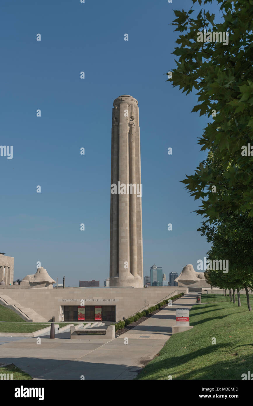 Kansas City, Missouri - Oktober 14, 2015: Das National World War I Museum und die Liberty Memorial ehrt die, die im Ersten Weltkrieg diente. Stockfoto