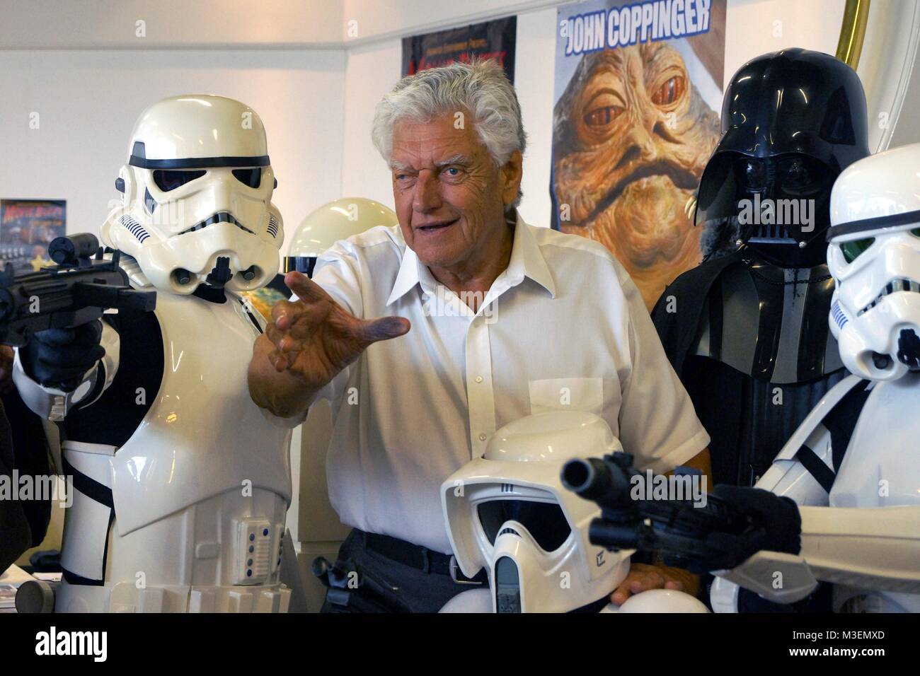 David Prowse, ein britischer Schauspieler für die physische Darstellung von Darth Vader in der ursprünglichen Star Wars-Trilogie bekannt, besucht eine Comic-con in Hull. Stockfoto