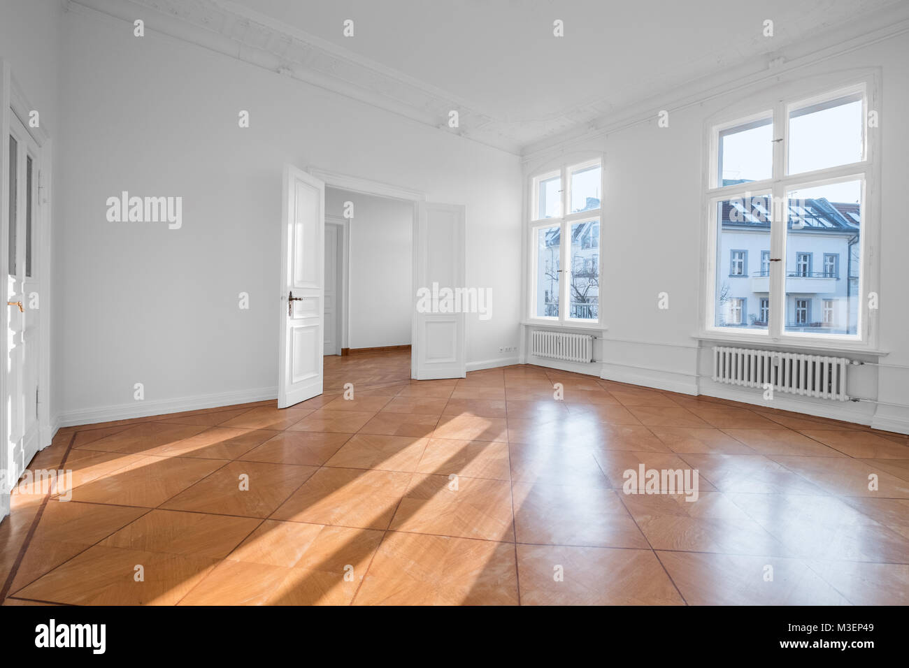 Leere Wohnung Zimmer - Wohnung zu vermieten mit Holzboden - Stockfoto