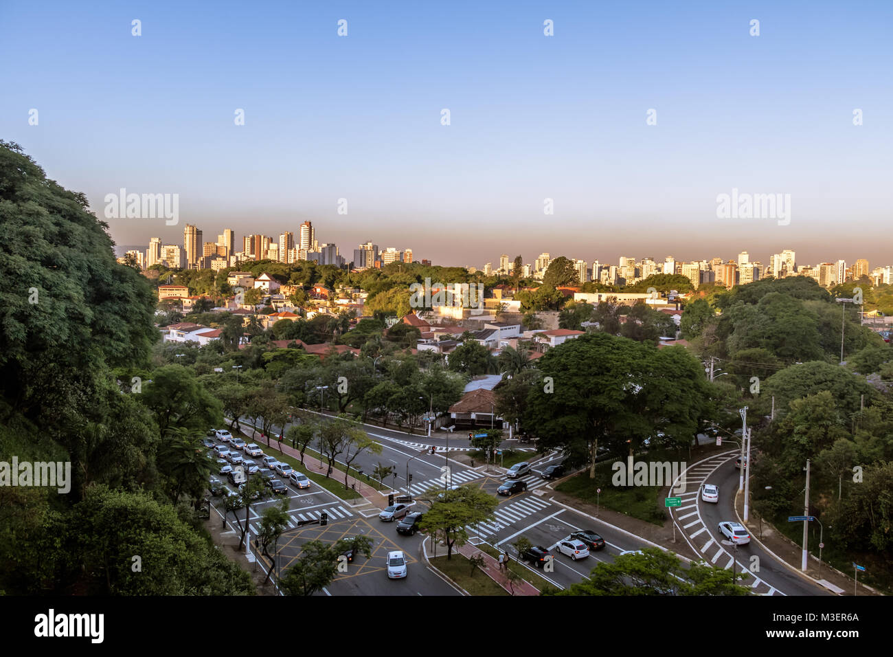Avenida Sumare und Luftaufnahme von Sumare und Perdizes Nachbarschaft - Sao Paulo, Brasilien Stockfoto