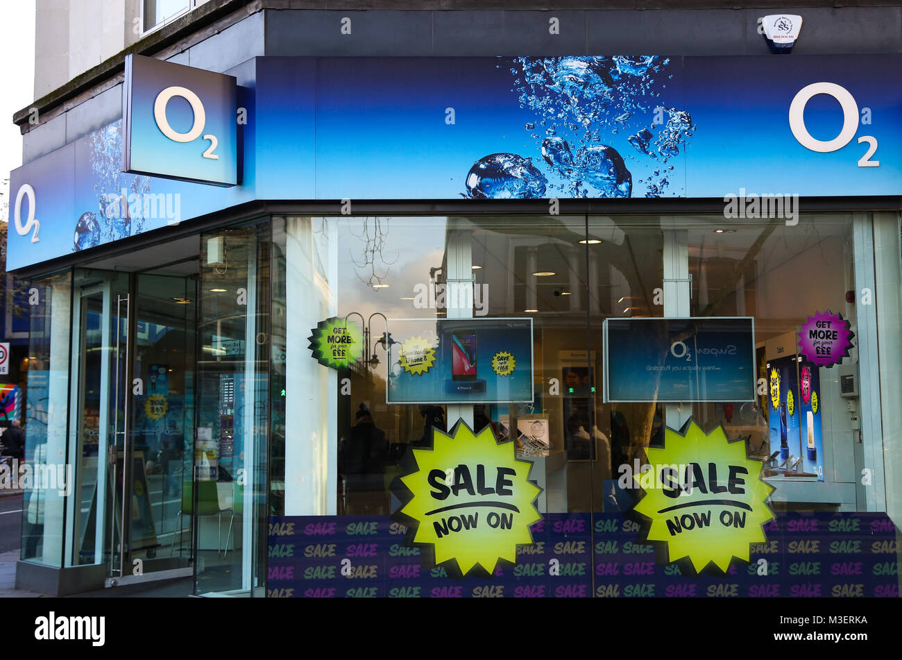 Telekommunikationsunternehmen auf Londons High Street mit: Externe Ansicht von O2 Shop in Brixton, Wo: London, Vereinigtes Königreich, wenn: 10 Jan 2018 Credit: WENN.com Stockfoto