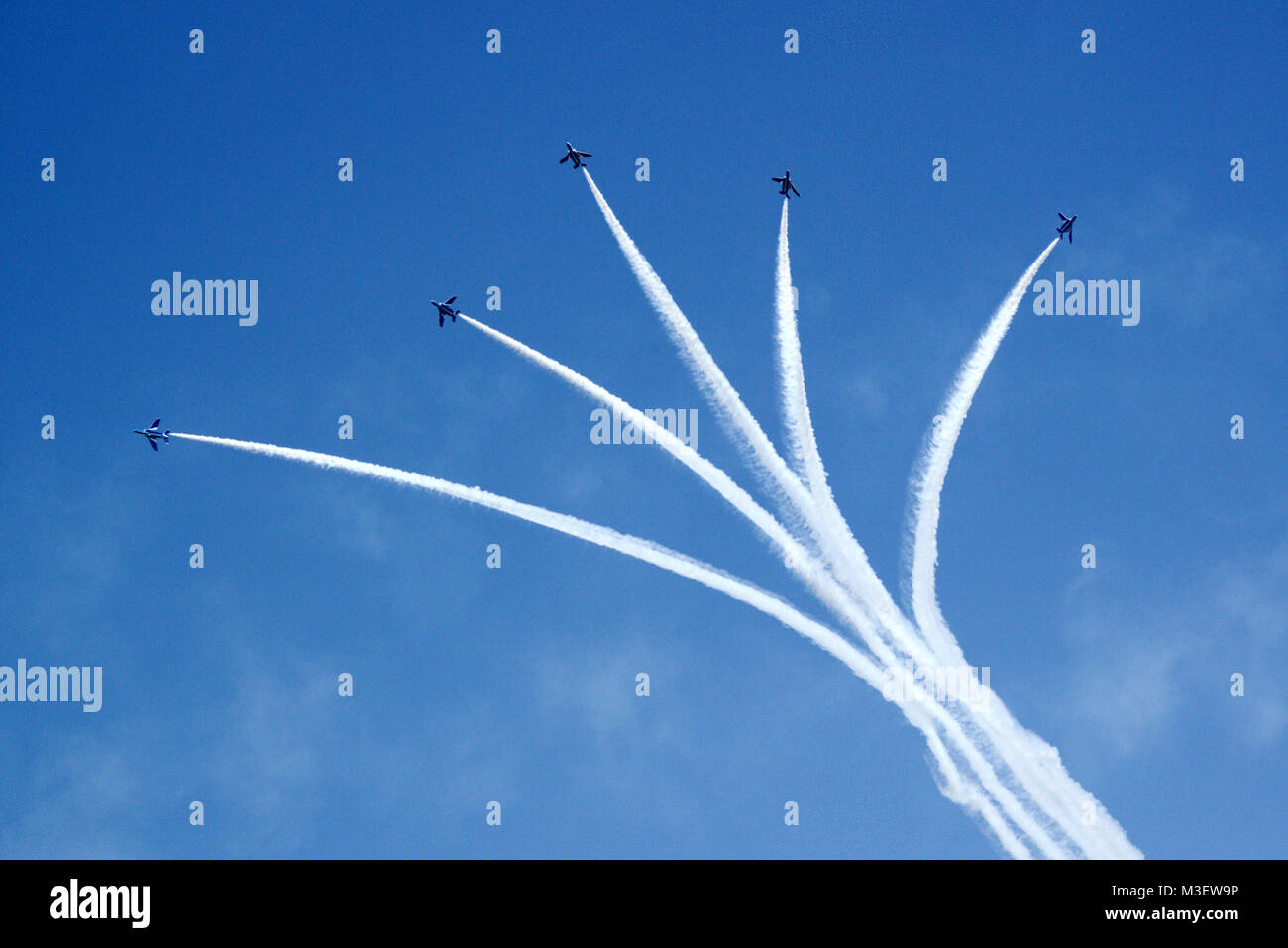 Formationsflug der Air Force aerobatic Team blau - Impuls von Japan Stockfoto