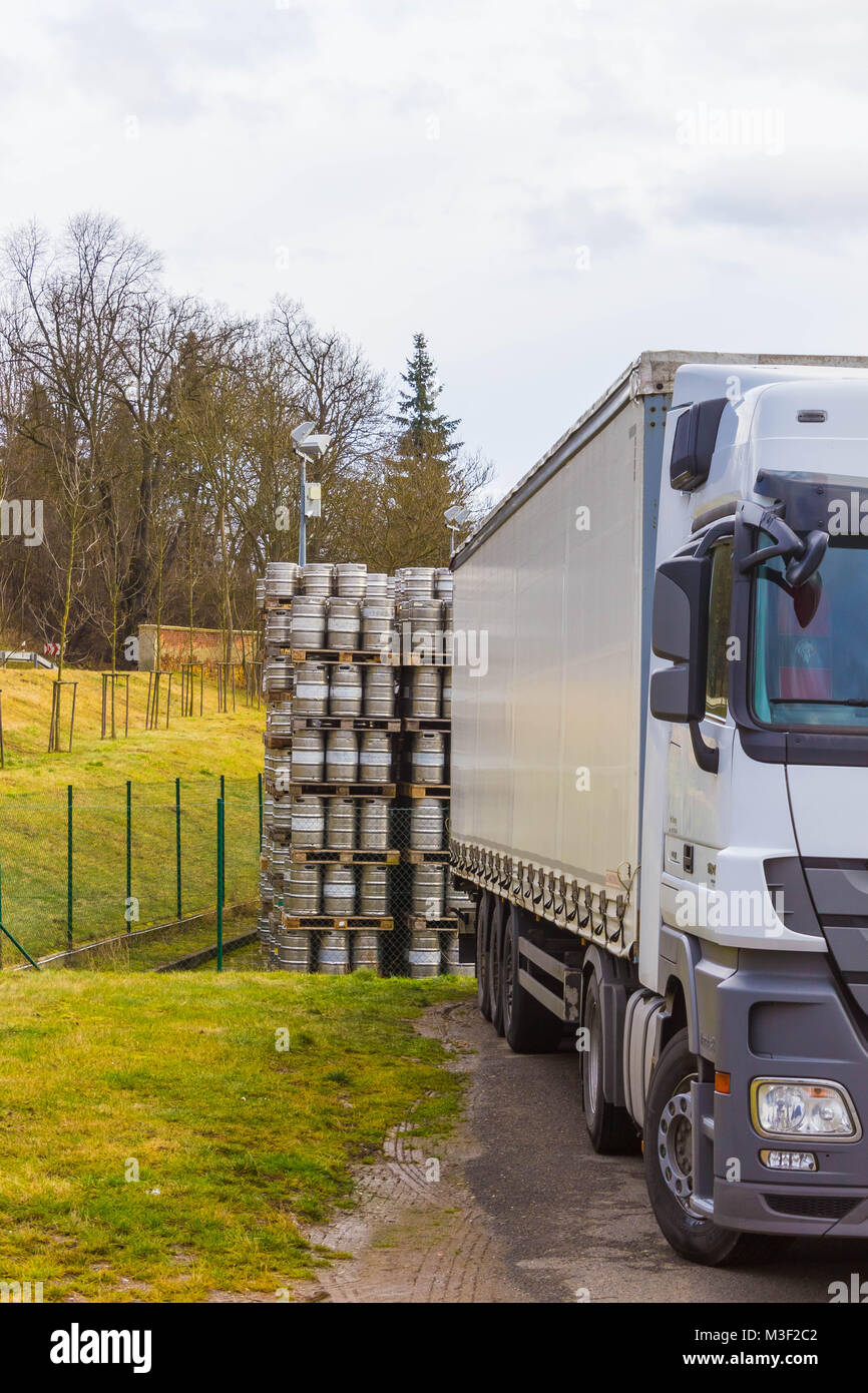 Krusovice, Cszech Republik - Januar 01, 2018: Der Eingang befindet sich in der Brauerei Krusovice Bier Stockfoto