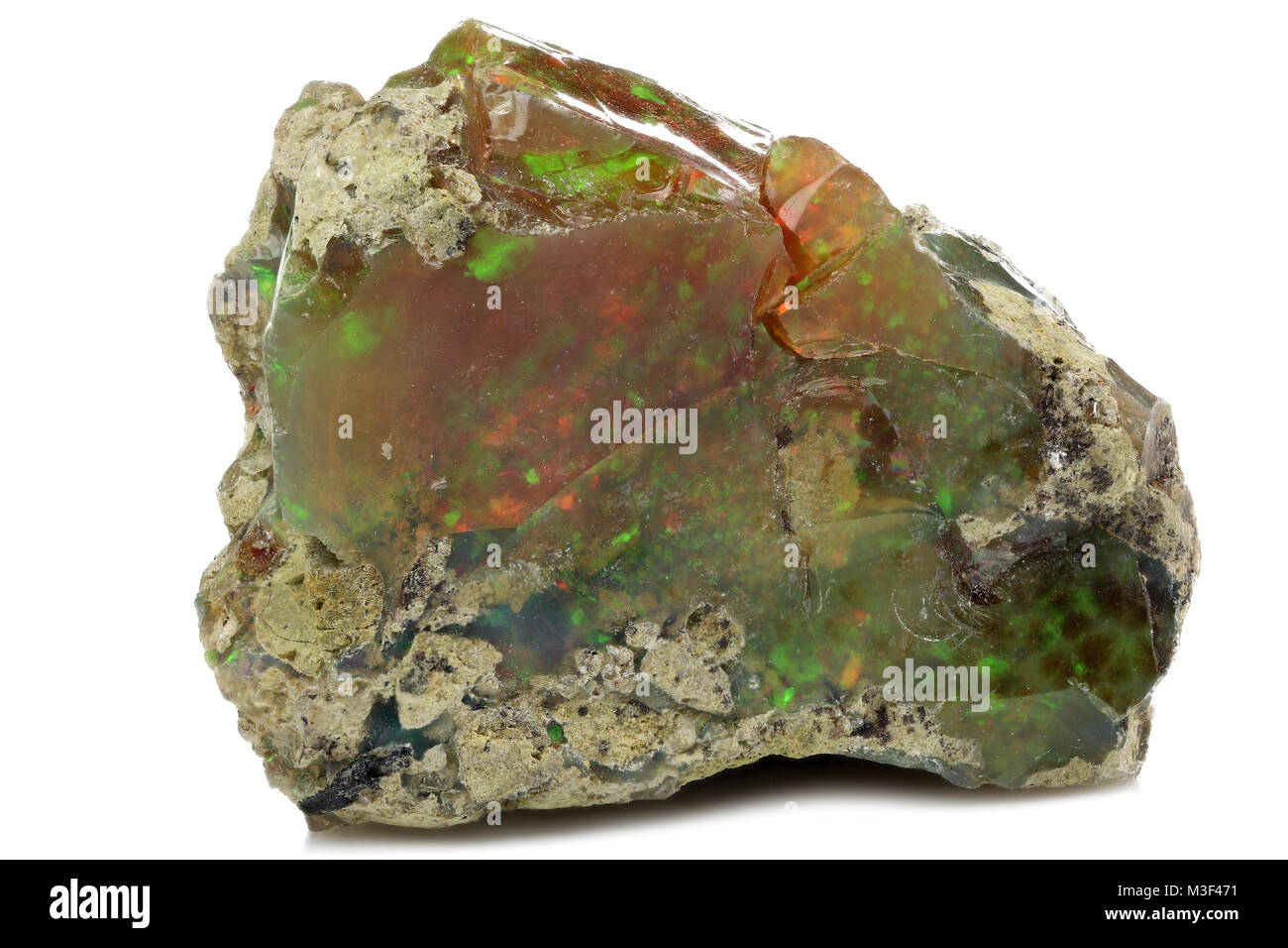 Ethiopian welo opal auf weißem Hintergrund Stockfoto