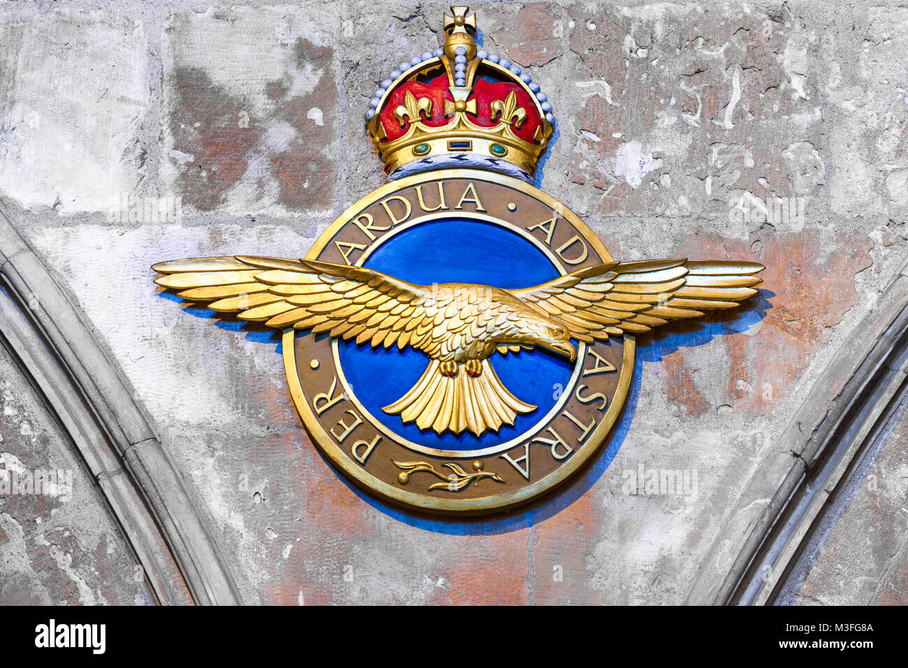 Embleme der Royal Air Force bomber Gruppe in Ihrer Seite Kapelle in der mittelalterlichen Kathedrale von Lincoln, England. Stockfoto