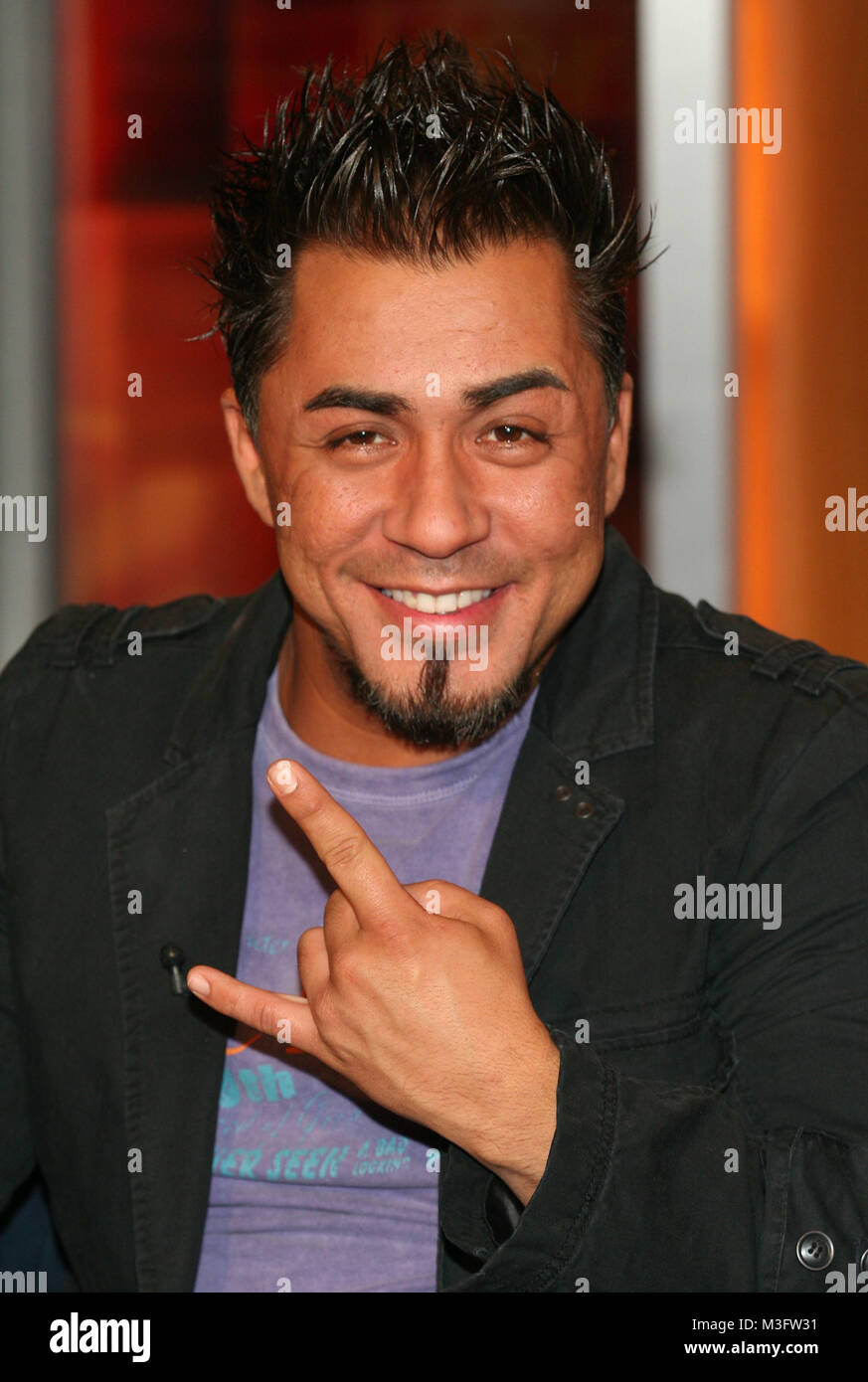 Kerner Talkshow vom 21.03.2006 in Hamburg. Mike Leon Grosch ist Zweiter geworden im Finale 'DSDS 2006". Der 29-Jährige setzte sich gegen 4.000 Mitbewerber durch und wird seinem Traum, grosse Karriere zu machen weiter nachgehen. Stockfoto