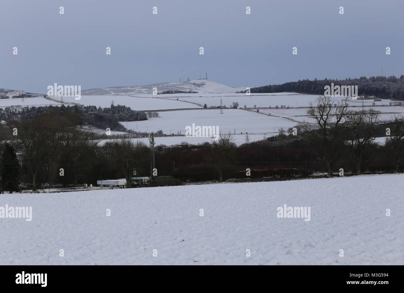 Schneebedeckte Felder mit fernen Sidlaws Hügel Schottland Januar 2018 Stockfoto
