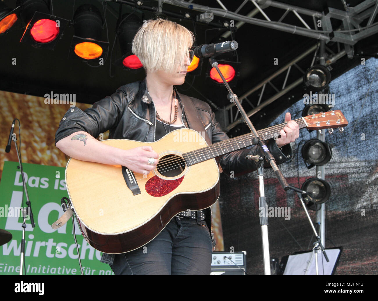 Fotostrecke Elli Erl DSDS Finalistin von 2004. Aktuelle Fotos wurden in Hamburg anlässlich des größten Bauernfrühstucks zugunsten der Welthungerhilfe geschossen. Stockfoto