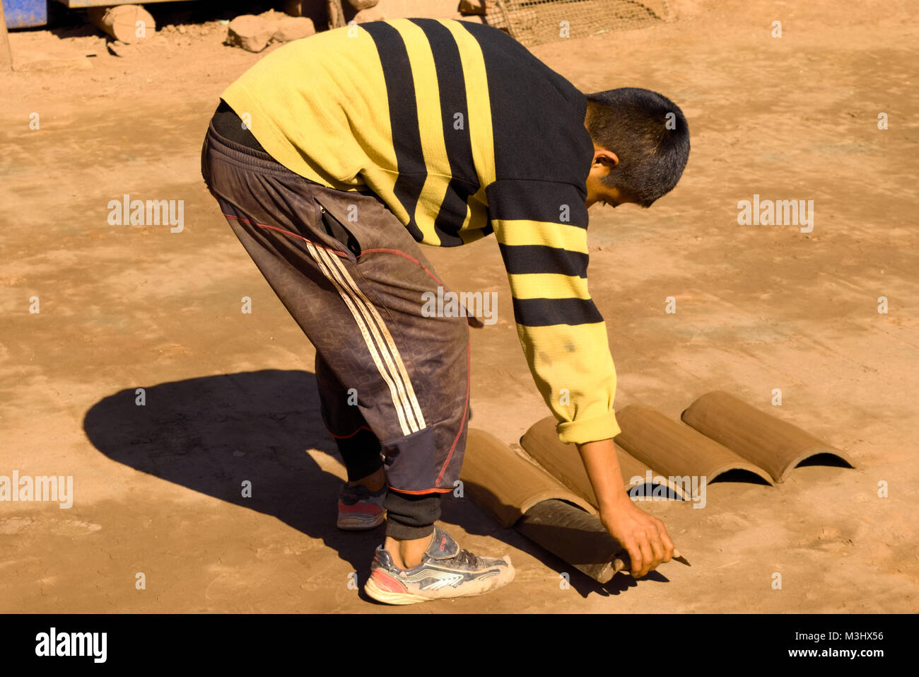 Tonziegel Hersteller (Familie) Piñipampa, Cusco Peru Stockfoto
