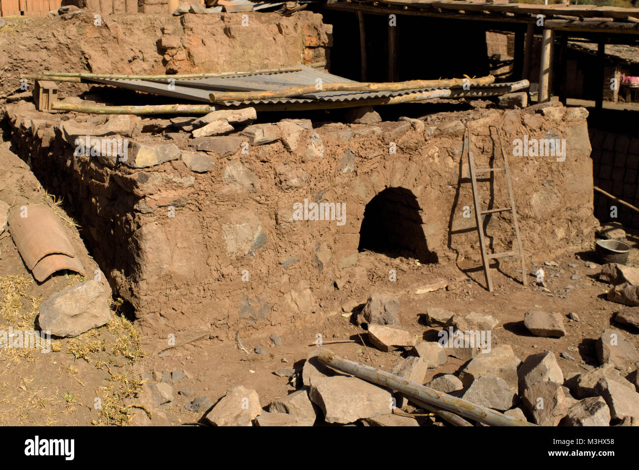 Tonziegel Hersteller (Familie) Piñipampa, Cusco Peru Stockfoto