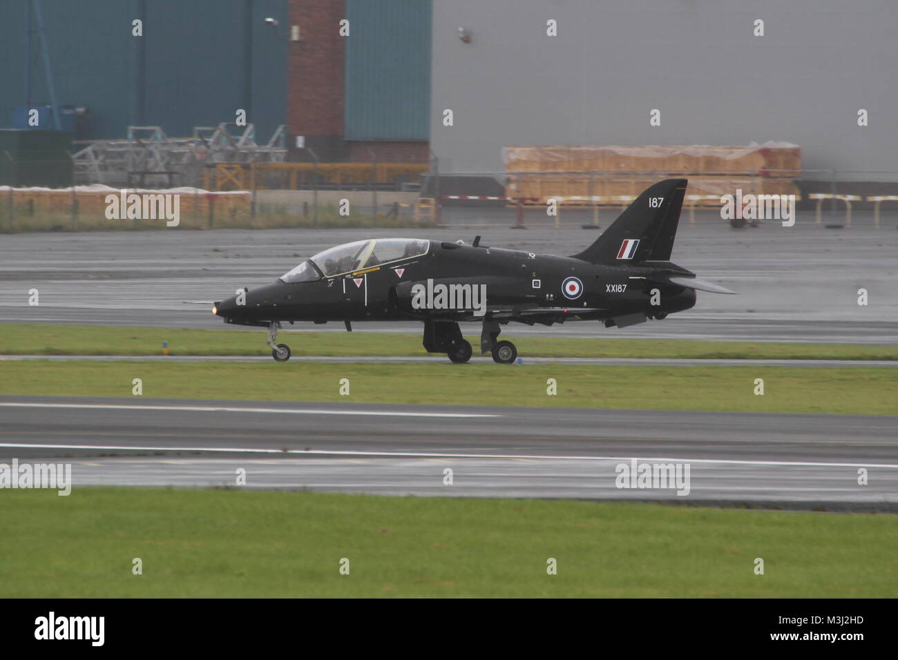XX 187 eine BAe Hawk T1 Ein von der Royal Navy betrieben, bei Prestwick Flughafen während der Übung Sächsische Krieger 2017. Stockfoto