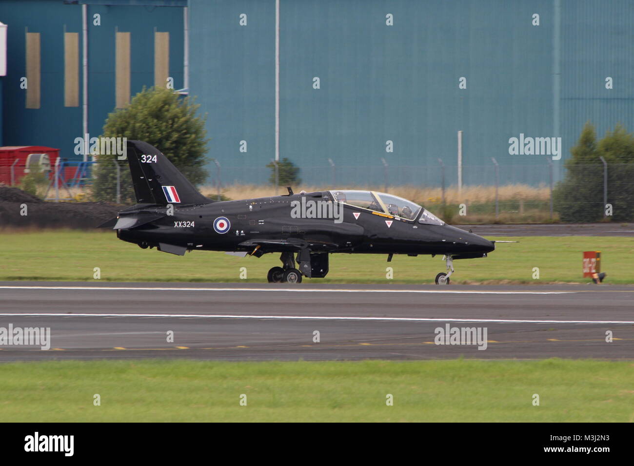 XX 324, BAe Hawk T1 Ein von der Royal Navy betrieben, bei Prestwick Flughafen während der Übung Sächsische Krieger 2017. Stockfoto