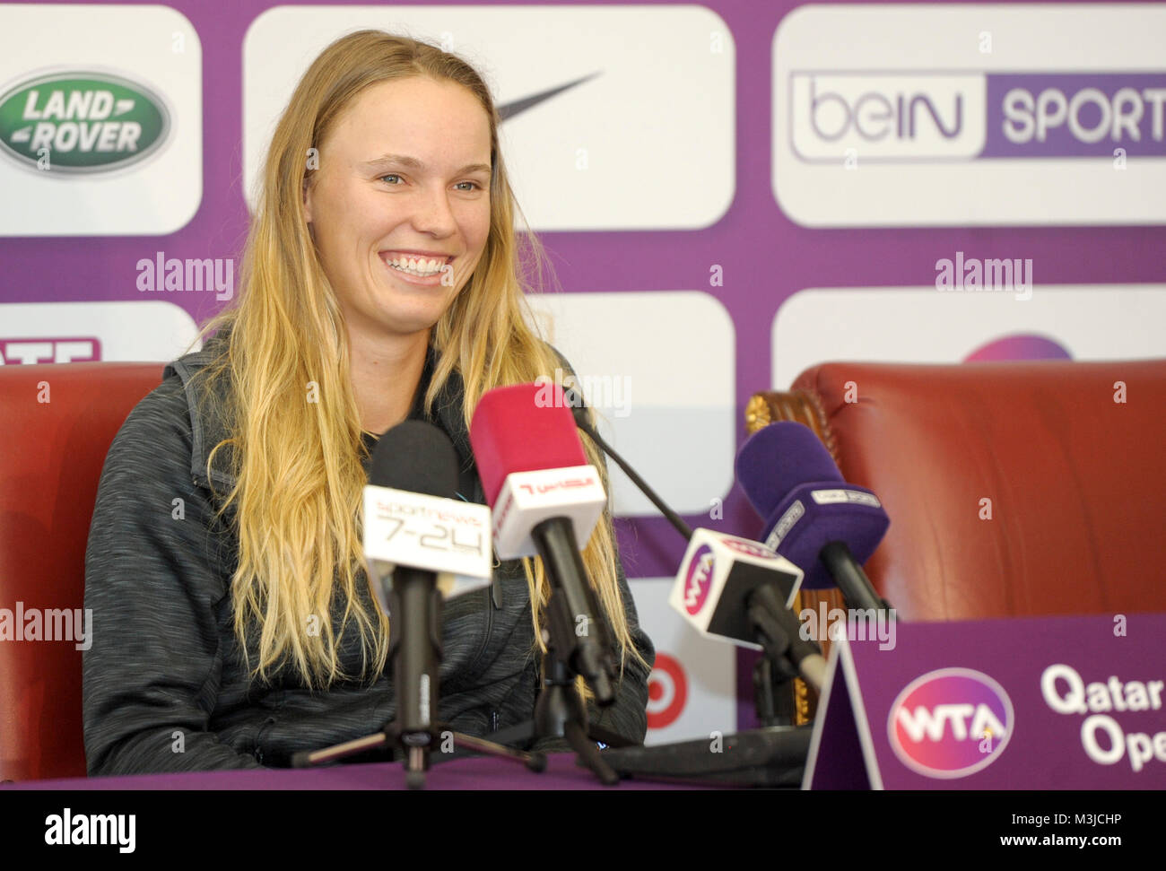 Doha, Katar. 11 Feb, 2018. Caroline Wozniacki aus Dänemark besucht eine Pressekonferenz vor der 2018 WTA Qatar Open in Doha, Katar, Jan. 11, 2018. Credit: Nikku/Xinhua/Alamy leben Nachrichten Stockfoto