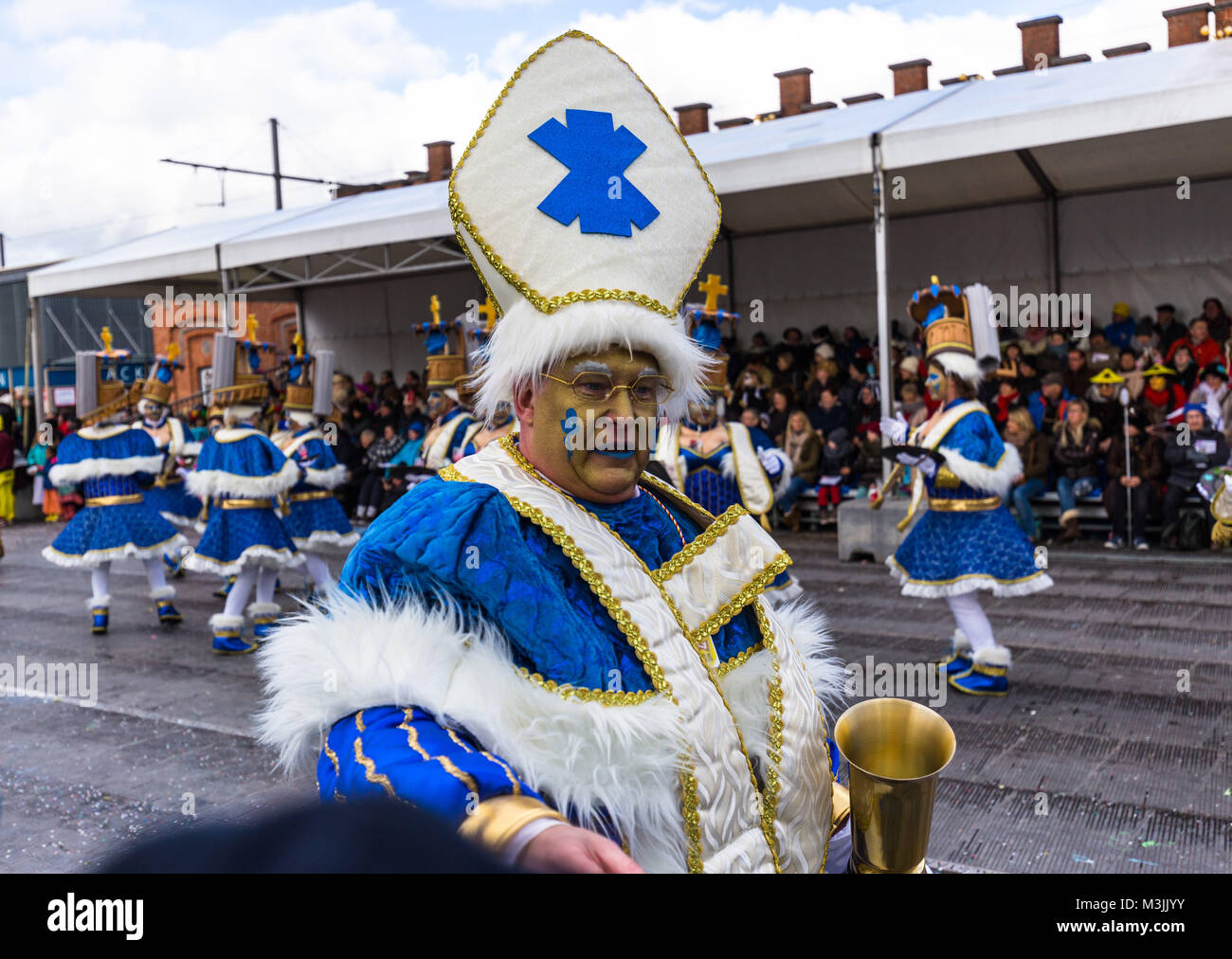 Aalst, Belgien. 11 Feb, 2018. Jährliche Karnevalsumzug am Sonntag in Aalst, Belgien. Credit: Sergiy Beketow/Alamy leben Nachrichten Stockfoto