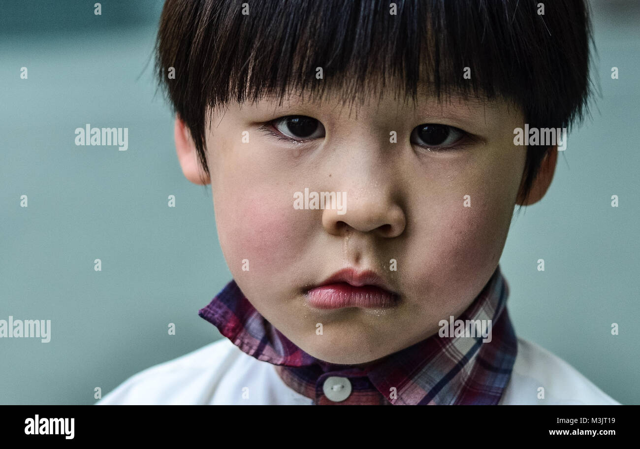 Traurig Asian Boy Stockfoto