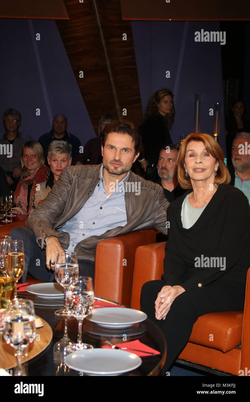 Senta Berger und Simon Verhoeven (Fictitious character und Soziologe), NDR Talkshow, Hamburg, 04.11.2016 Stockfoto