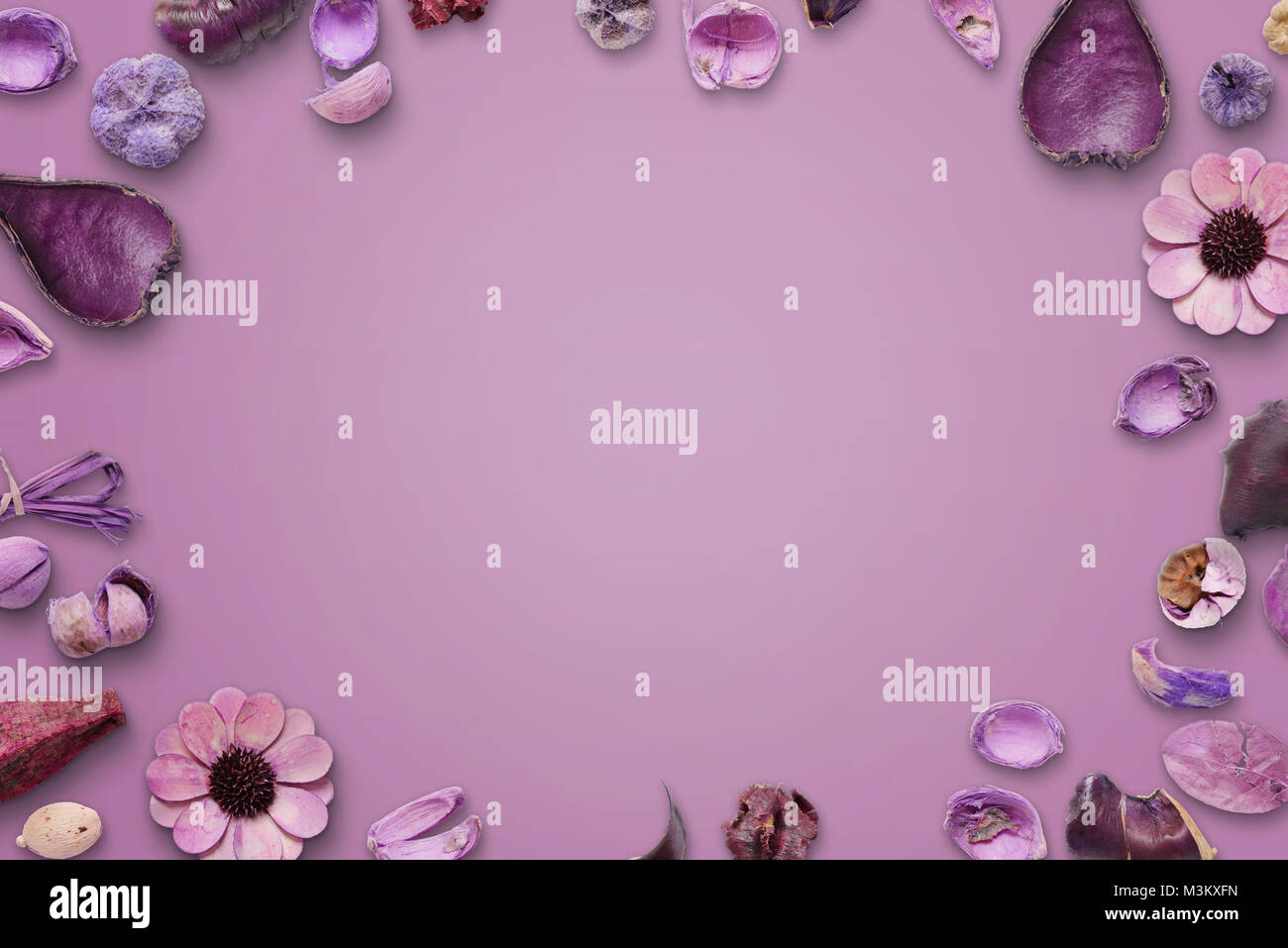 Blumen rosa Hintergrund mit Freiraum für Text- oder Produktpräsentation. Stockfoto