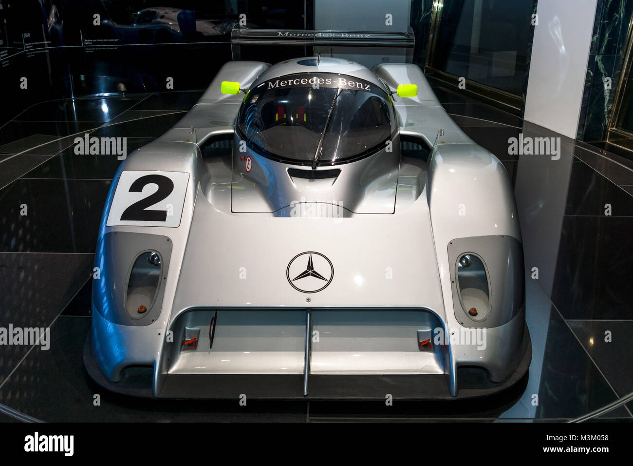 BERLIN - November 03, 2013: Showroom. Der Sport - Prototyp Rennwagen Sauber Mercedes C 291 für den 1991 World Sportscar Championship Saison eingeführt. Piloten Michael Schumacher und Karl Wendlinger. Stockfoto