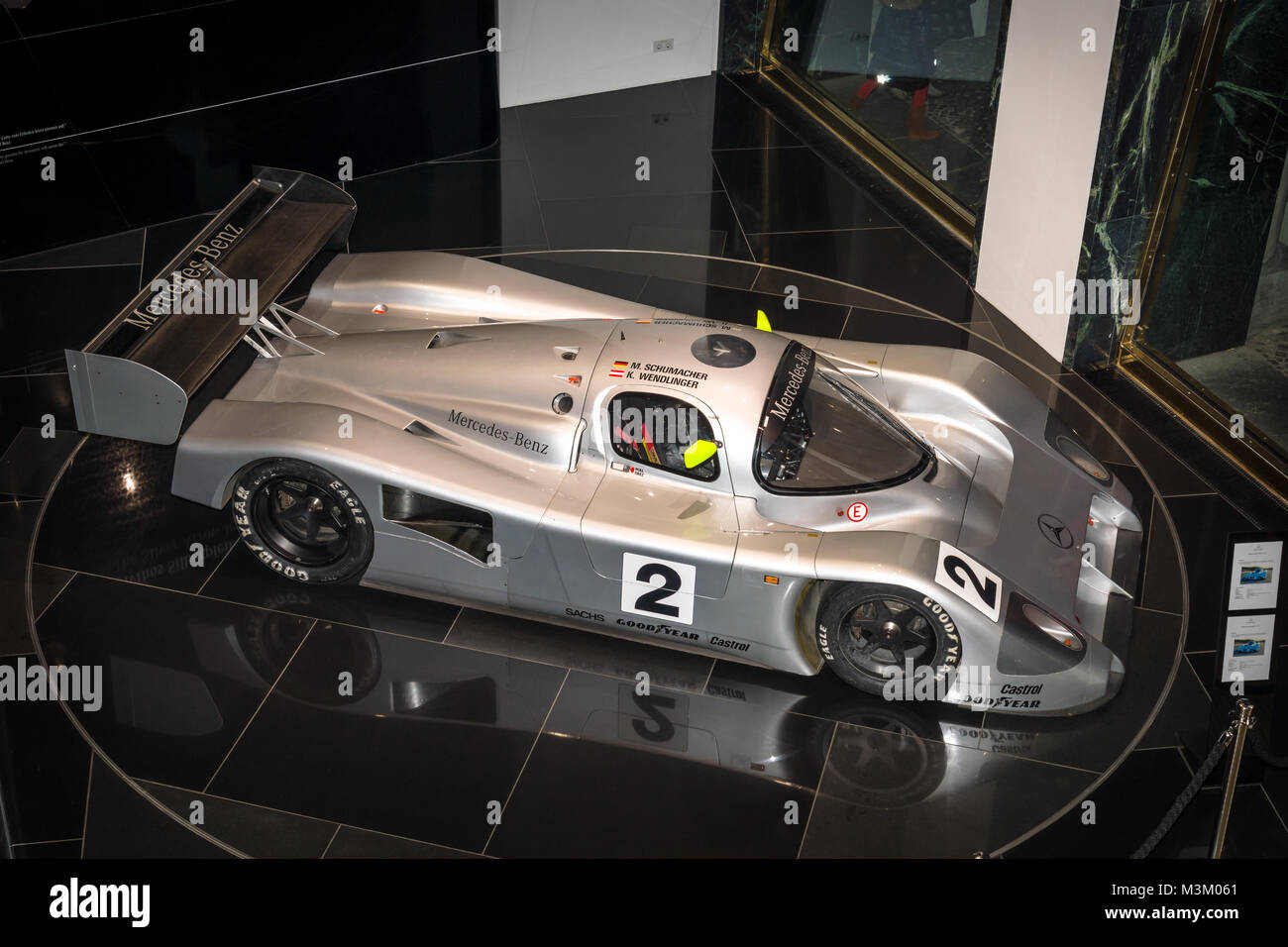 BERLIN - November 03, 2013: Showroom. Der Sport - Prototyp Rennwagen Sauber Mercedes C 291 für den 1991 World Sportscar Championship Saison eingeführt. Piloten Michael Schumacher und Karl Wendlinger. Stockfoto