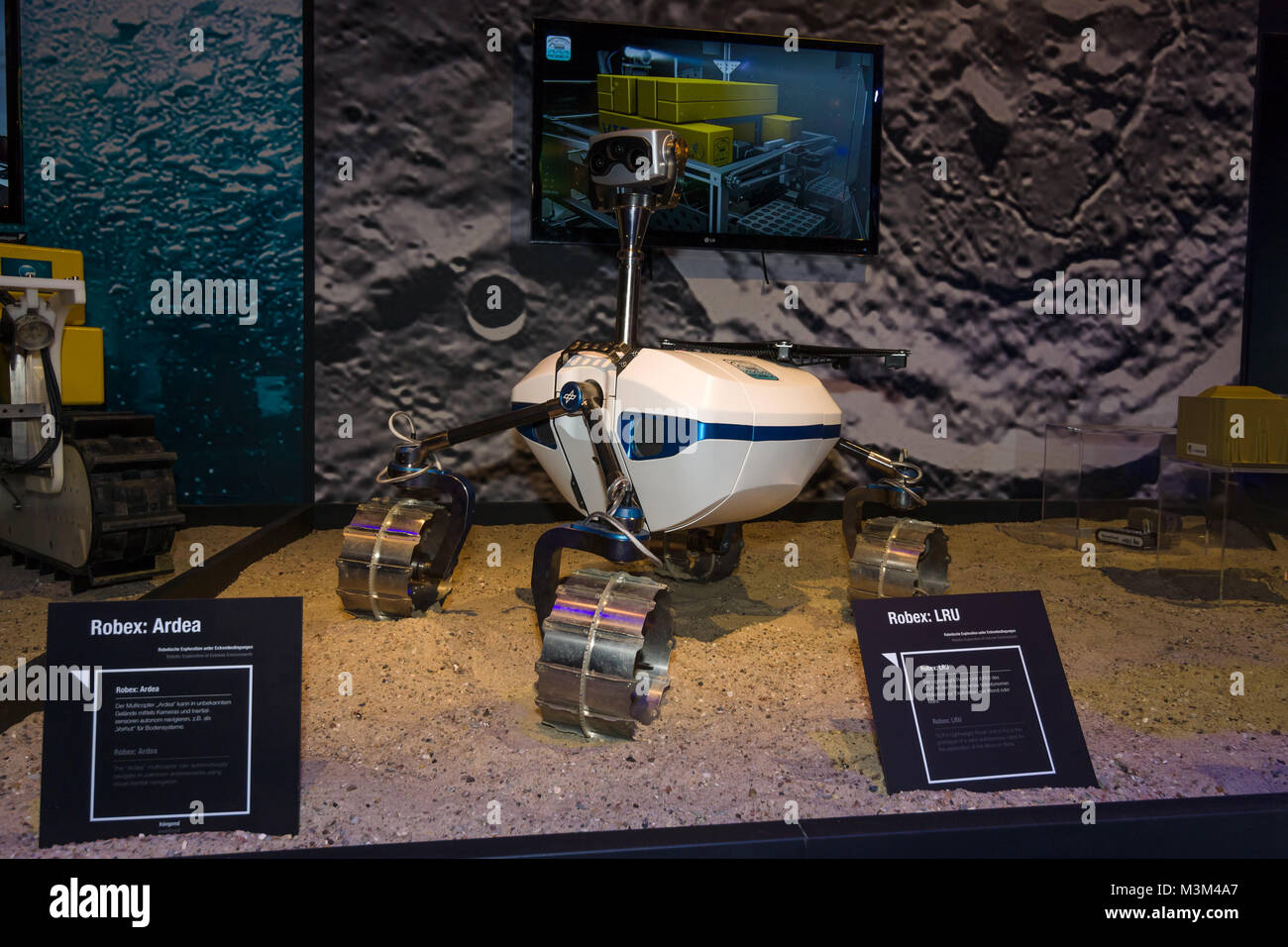 BERLIN, DEUTSCHLAND - Juni 01, 2016: Der Prototyp der Mond Rover' Robex LRU'. Der Stand des Deutschen Zentrums für Luft- und Raumfahrt (DLR). Ausstellung die ILA Berlin Air Show 2016 Stockfoto