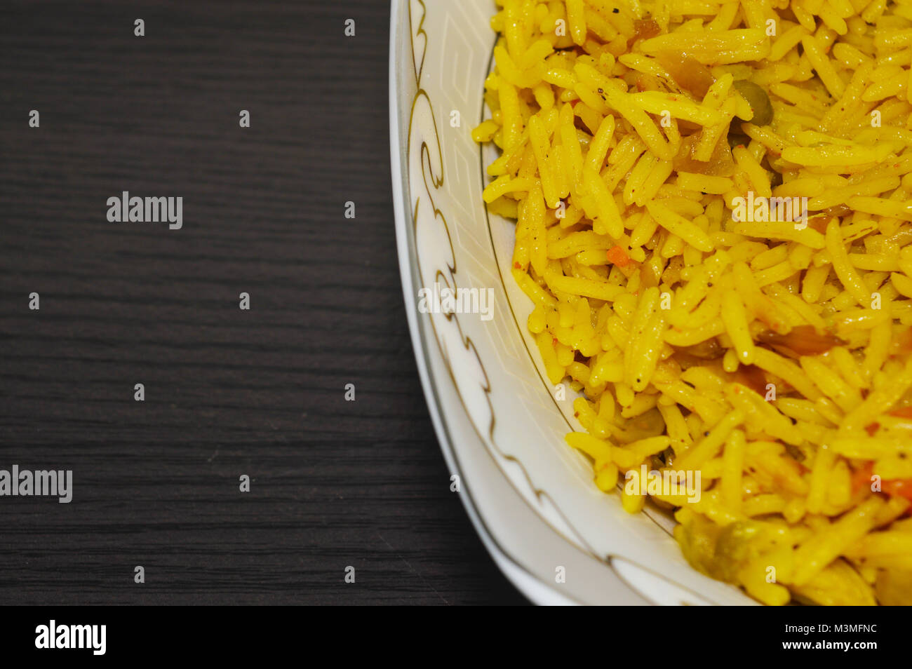 Hausgemachte Basmati Reis mit Erbsen und Möhren Stockfoto