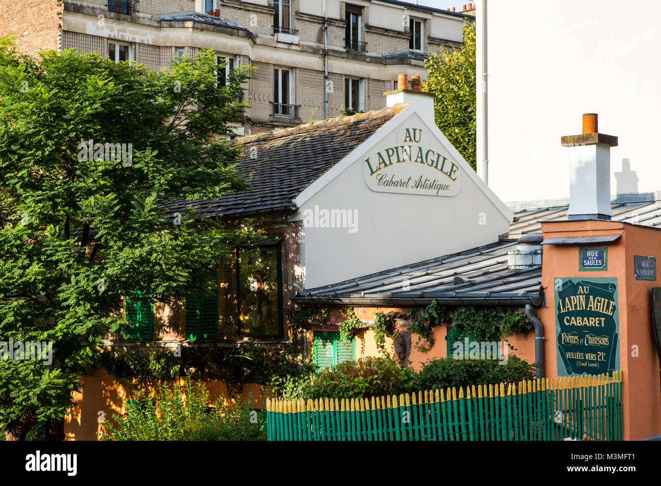 PARIS, Frankreich - Juli 13,2014: Lapin Agile Cabaret Club in Montmartre, Paris populär war mit Montmartre Bewohner einschließlich zuhälter, ärmere Menschen, Studen Stockfoto