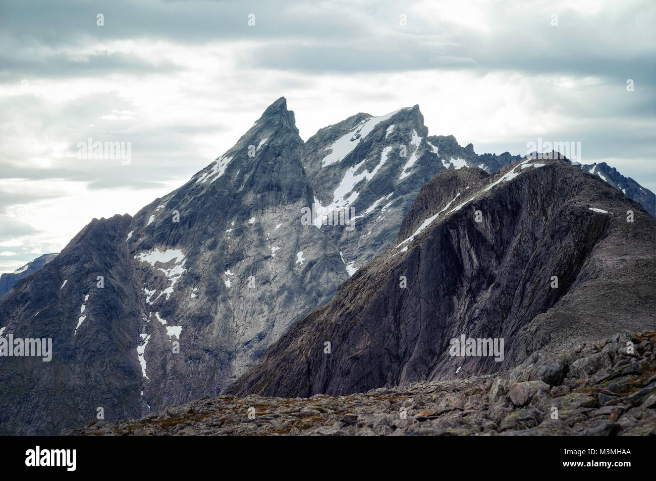 Romsdalseggen Ridge Norwegen im Jahr 2017 getroffen Stockfoto