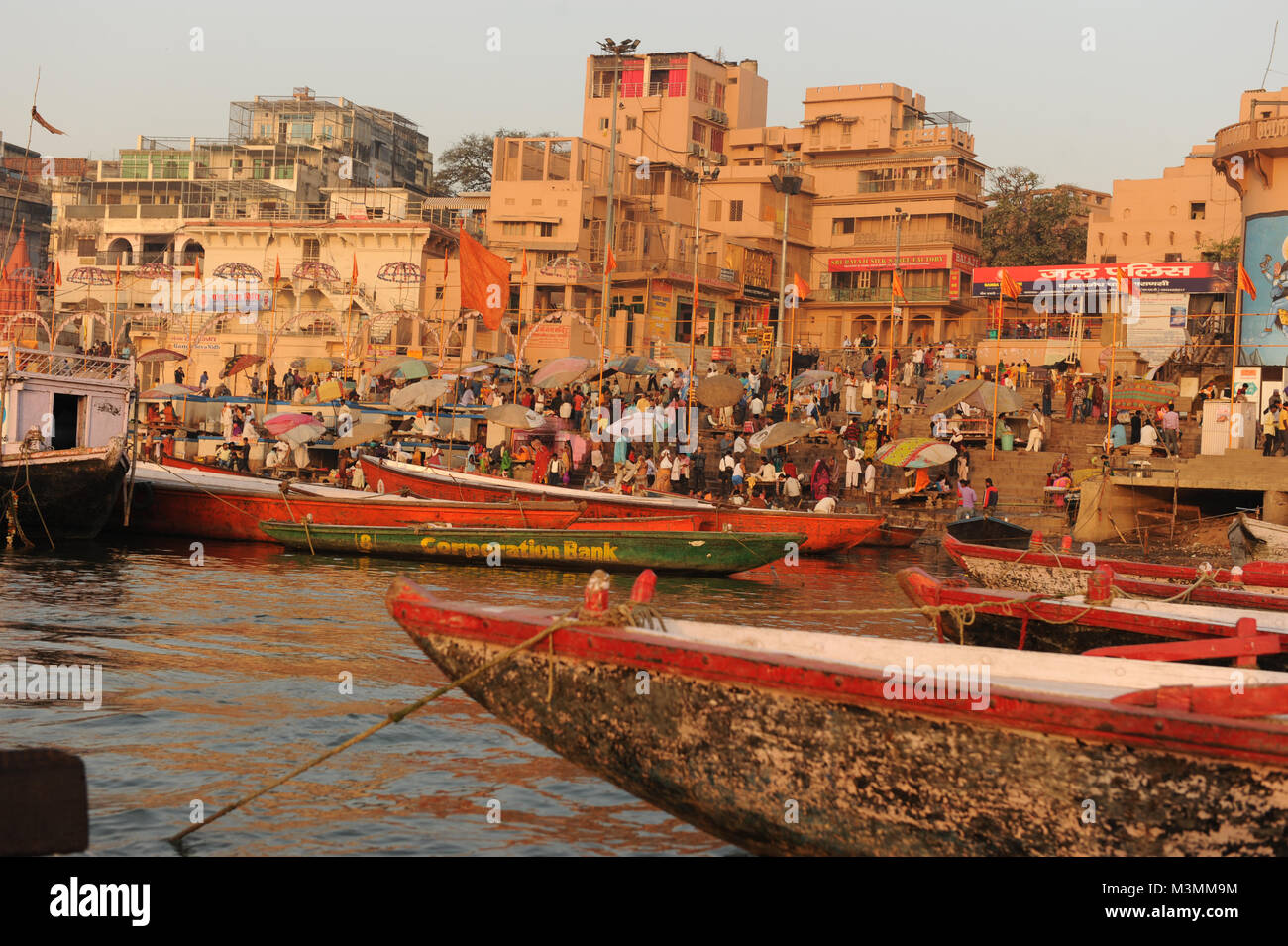Am Ufer des Flusses Ganges in Varanasi, Indien Stockfoto