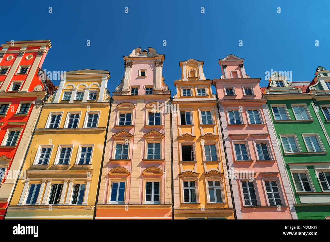 Bunte Häuser auf dem Marktplatz, Wroclaw, Polen. Stadthäuser in mittelalterlichen Marktplatz, rynek. Stadtzentrum, alten Häusern. Häuser, beliebte l Stockfoto