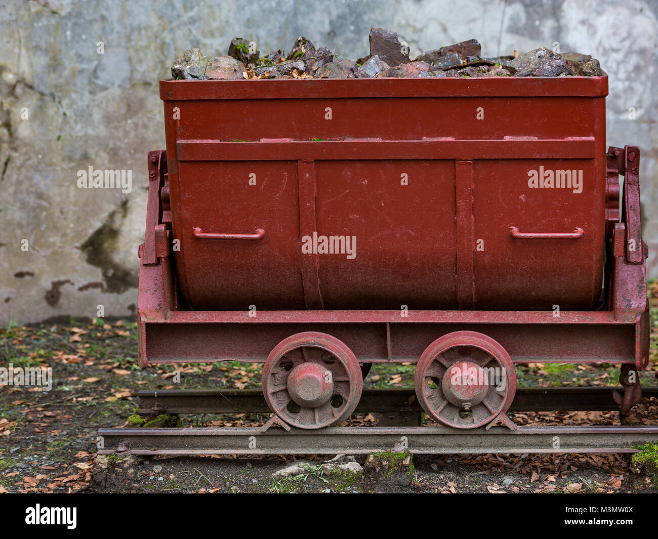 Minecart eines alten Eisenerzbergwerk, Besucherbergwerk Grube Fortuna, Solms, Deutschland Stockfoto