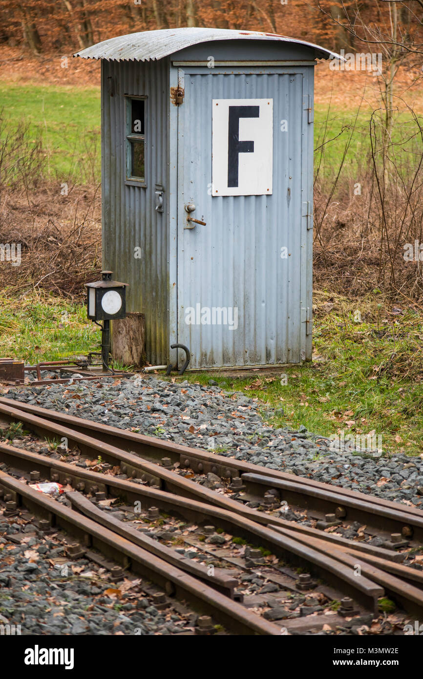 Eisenbahn Schalter mit Kontrollleuchte und Kommunikation stand, deutschen Fernsprechbude Stockfoto