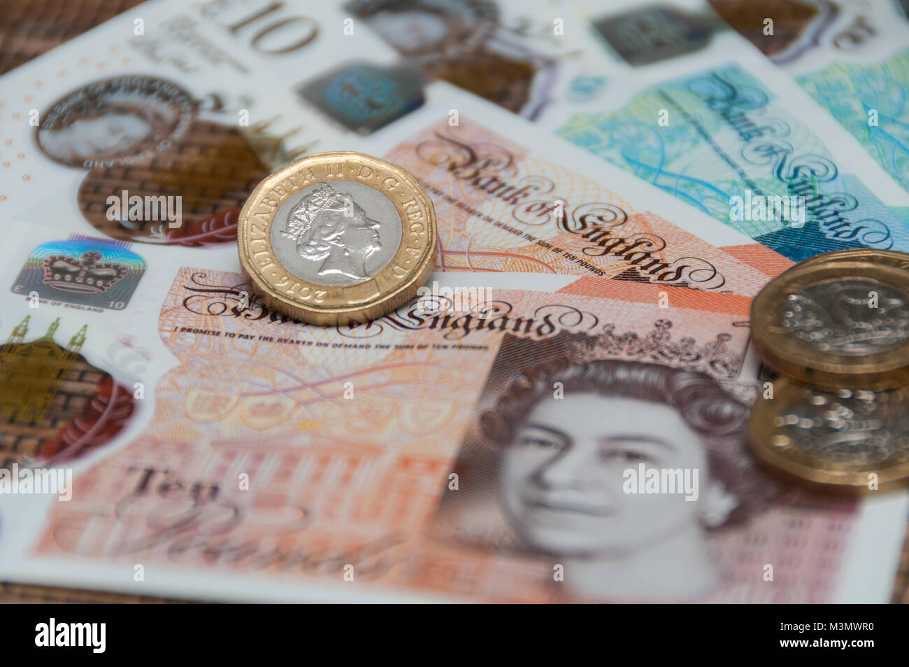 Neue britische Währung, 10 lbs, 5 Teiche, 1 Pfund Münzen Stockfoto
