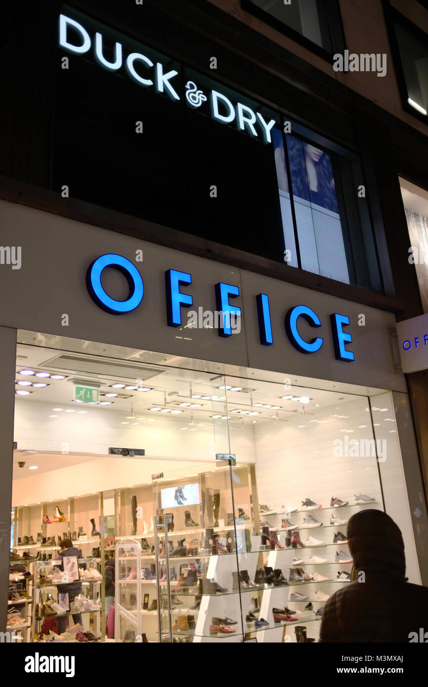 Büro shoe Store auf der Oxford Street, London, England, Großbritannien Stockfoto