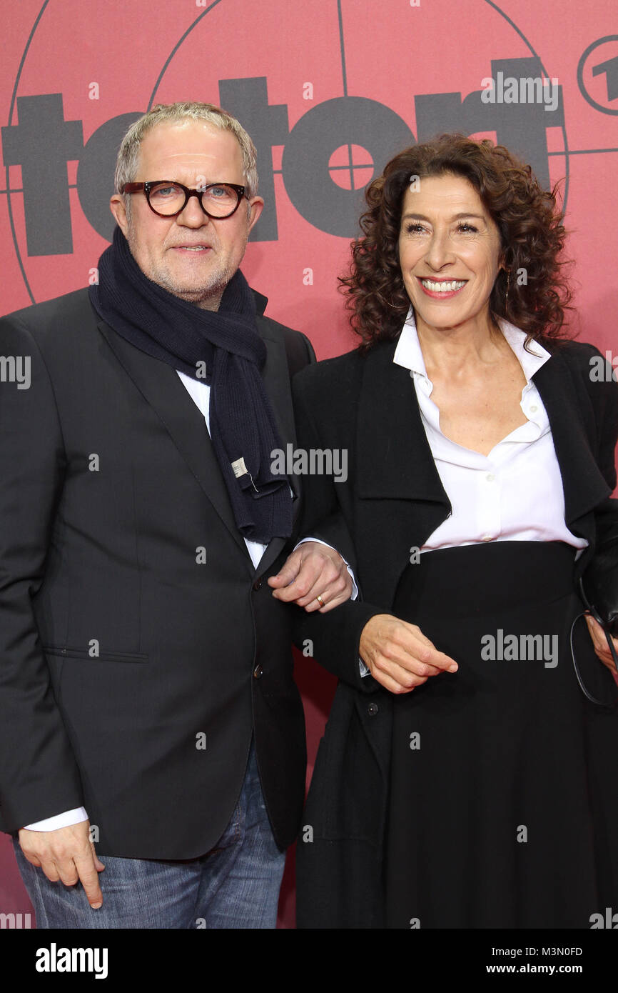 Harald Krassnitzer Adele Neuhauser Premiere Des 1000 Tatort Taxi Nach Leipzig Im Cinemaxx Dammtor Hamburg 11 11 16 Stockfotografie Alamy