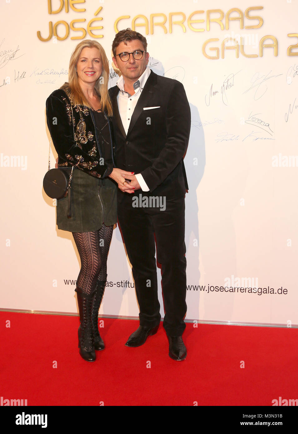 Hans Sigl mit Ehefrau Susanne Sigl, Jose Carreras Gala im Estrel Hotel Berlin am 14.12.2016 Stockfoto