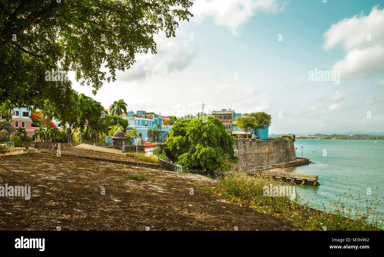 San Juan, Puerto Rico Küste am Paseo de La Princesa Stockfoto
