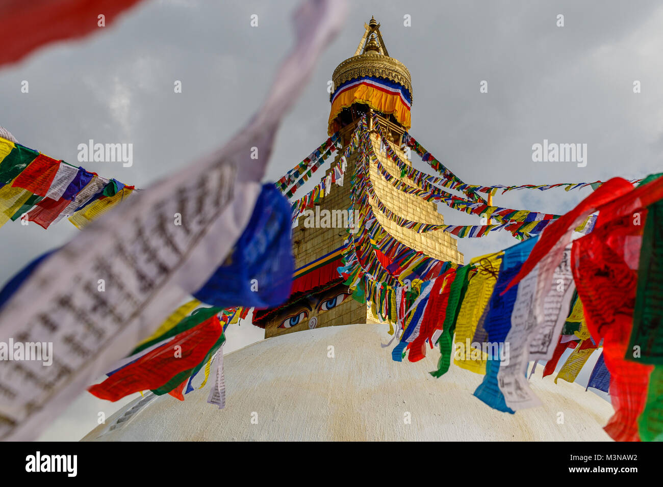 Boudhanath Stupa mit Gebetsfahnen, Kathmandu, Nepal Stockfoto