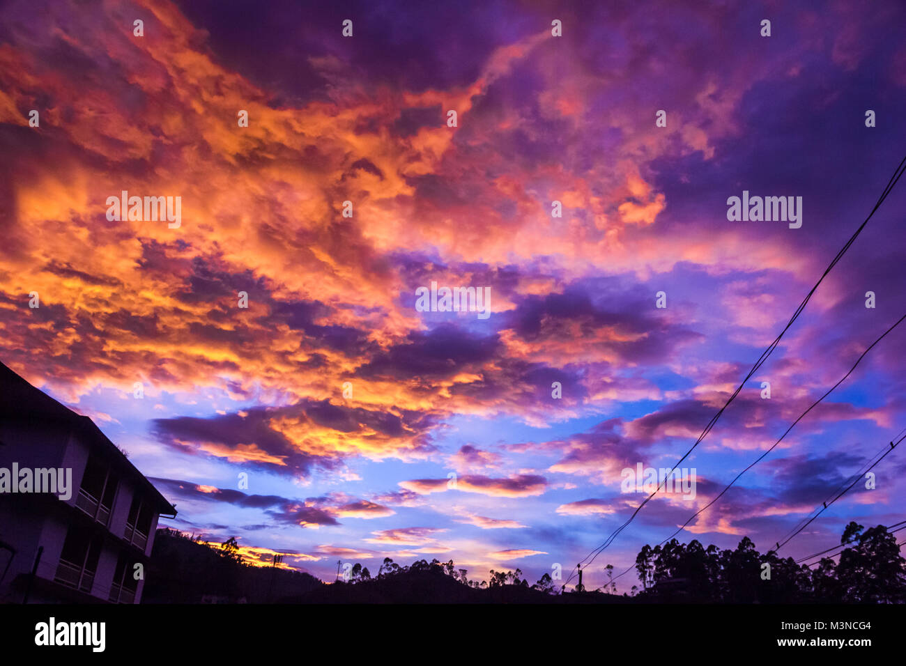 Einen schönen Abend Himmel bei Munnar, Kerala, Indien Stockfoto