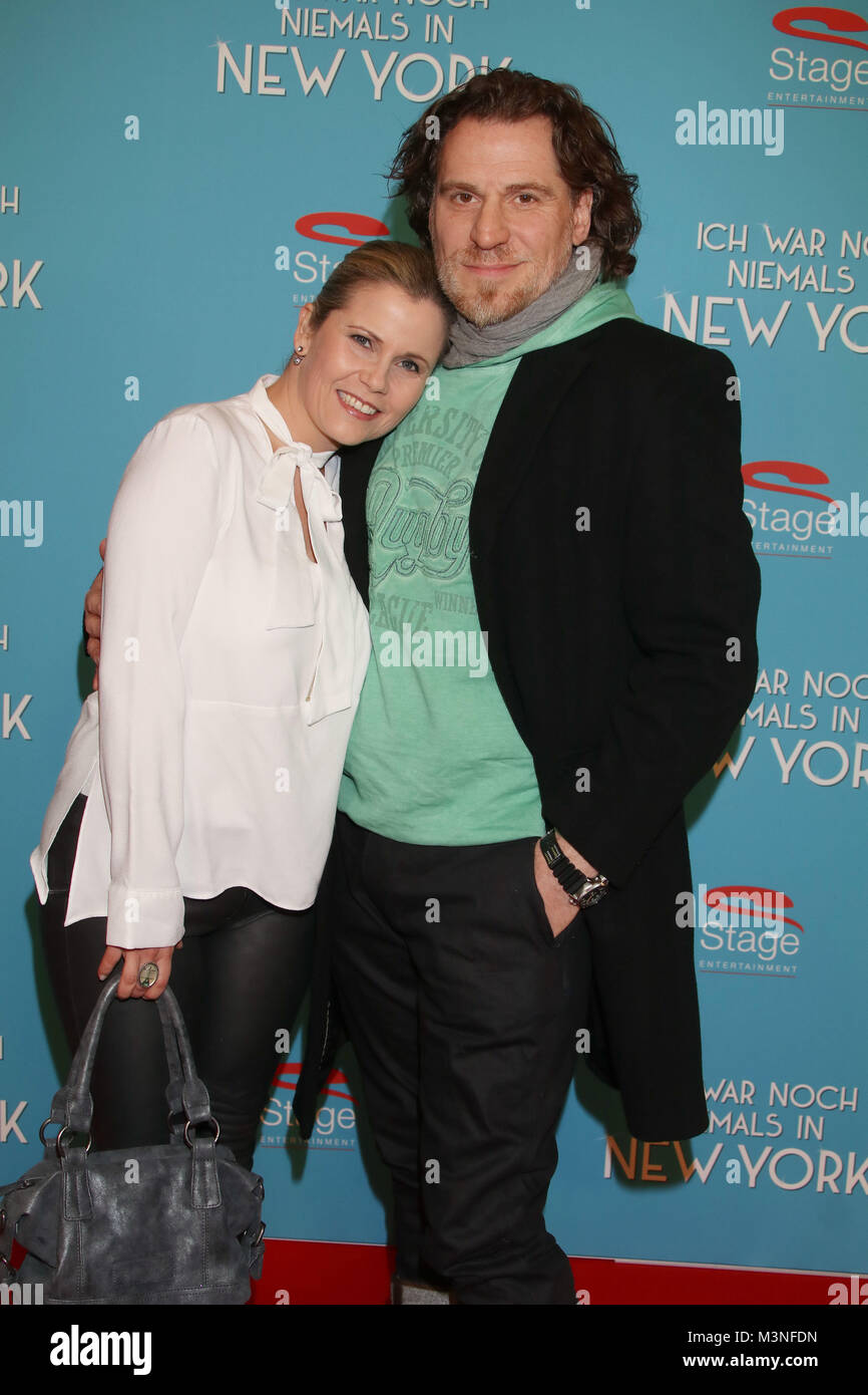 Michaela Schaffrath & Carlos Anthonyo, Wiederaufnahme des Musicals "Ich war noch Gedenkbuch in New York', Bühne Theater Hamburg, 19.01.2017 Stockfoto