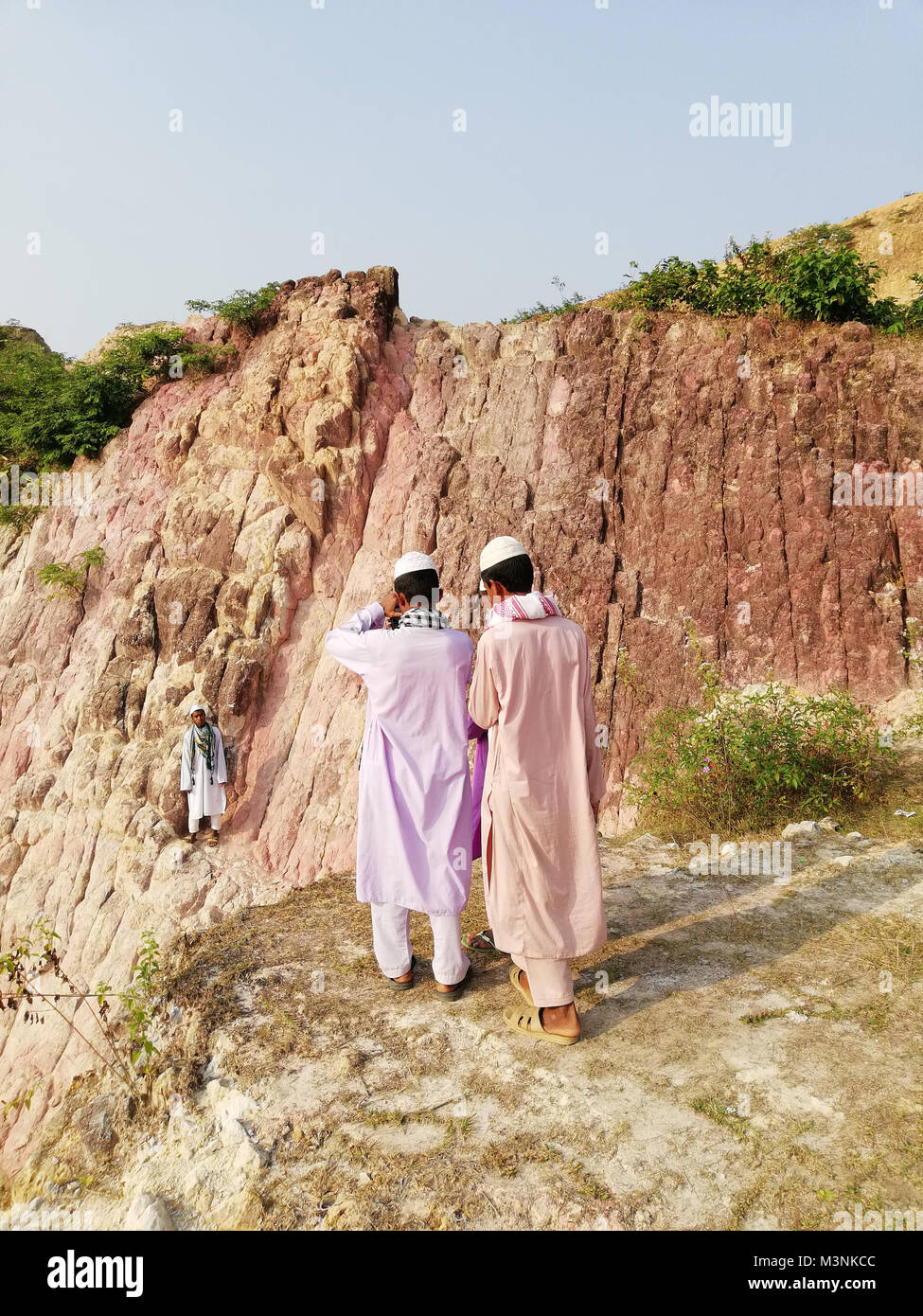 Jungen China besucht - Clay Hill in Netrokona, Bangladesch. © REHMAN Asad/Alamy Stock Foto Stockfoto