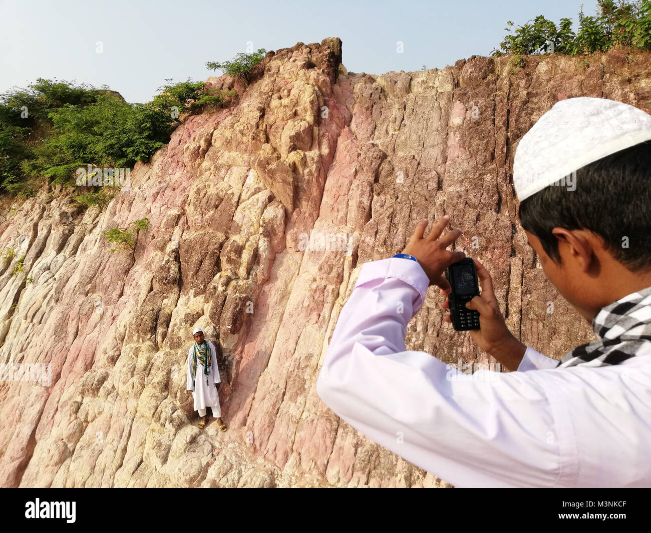 Jungen China besucht - Clay Hill in Netrokona, Bangladesch. © REHMAN Asad/Alamy Stock Foto Stockfoto