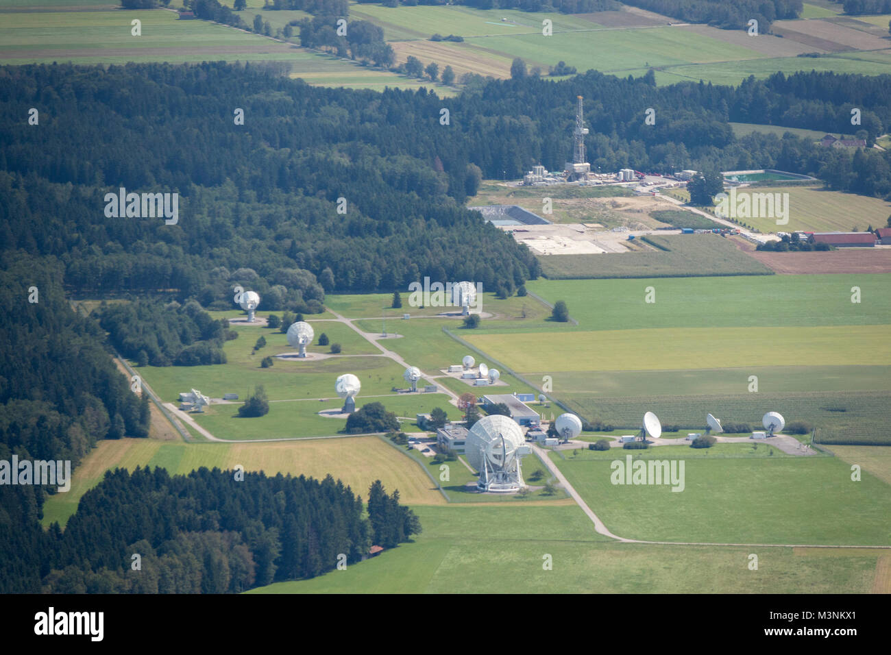 Luftaufnahme des Deutschen Zentrums für Luft- und Raumfahrt in Weilheim, Bayern, Deutschland Stockfoto
