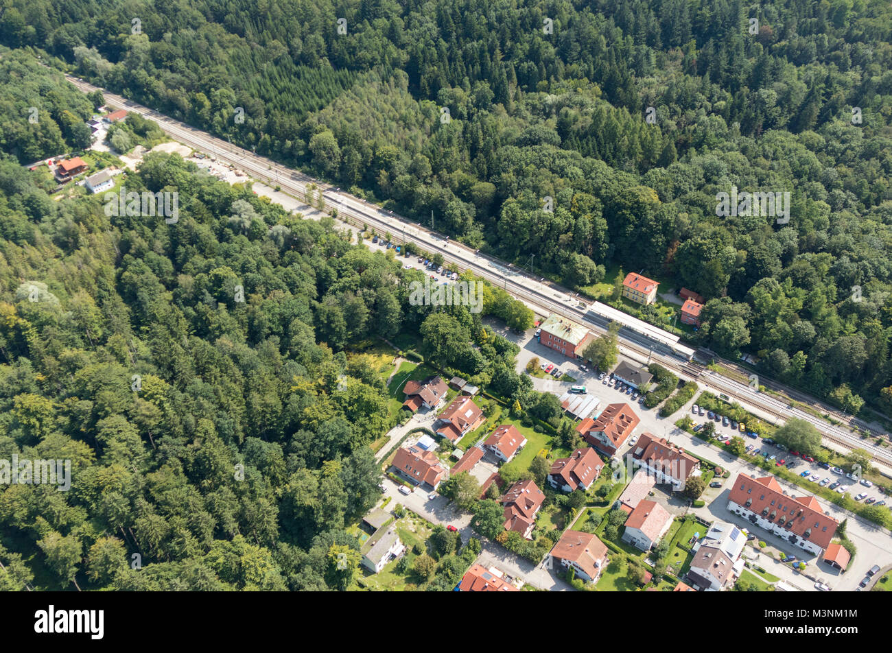 Luftaufnahme von Rail Station Bahnhof Grafrath, Bayern, Deutschland Stockfoto